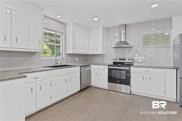 1605 Woodley Rd, Mobile, AL 36618