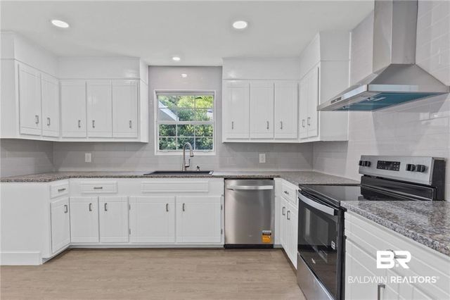 1605 Woodley Rd, Mobile, AL 36618