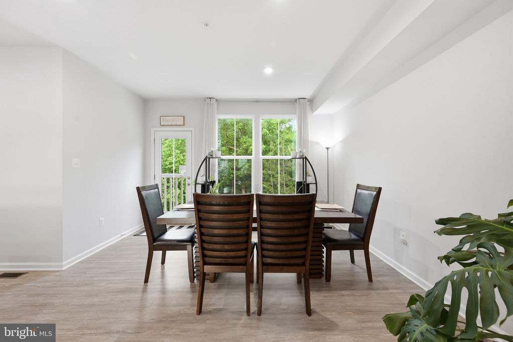 Image 10 of property listing at 10880 WINCHESTER ST, Waldorf, MD 20603