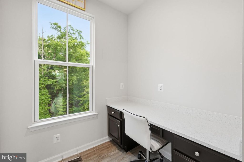 Image 12 of property listing at 10880 WINCHESTER ST, Waldorf, MD 20603