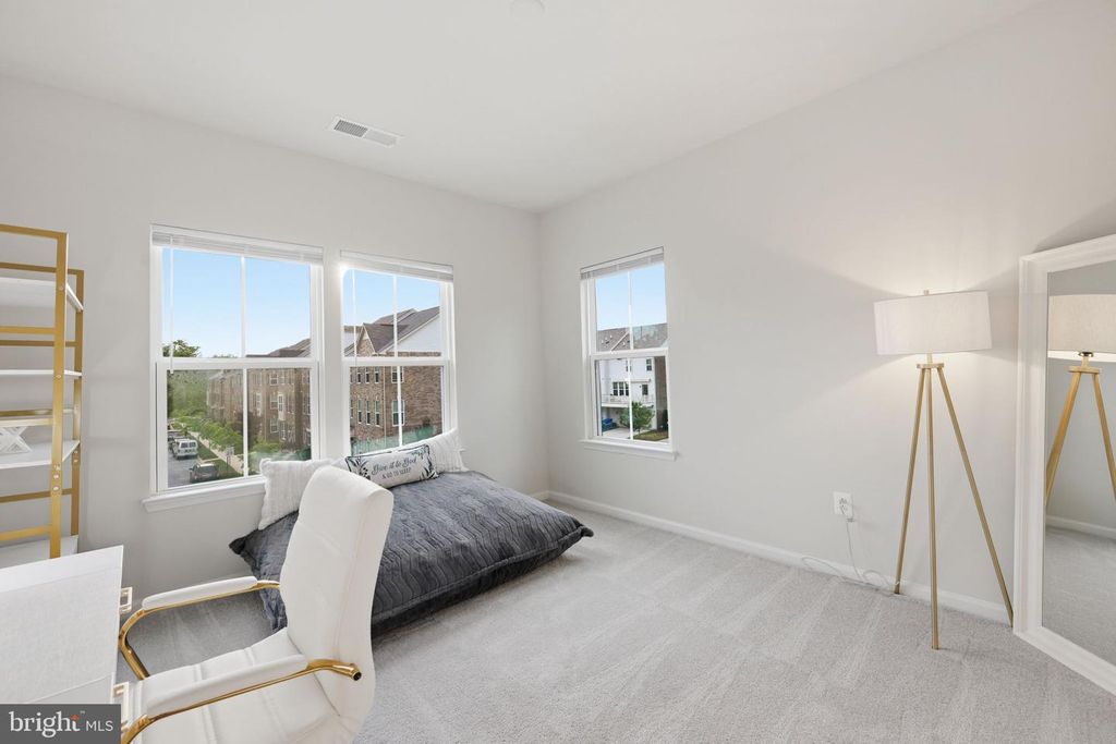 Image 19 of property listing at 10880 WINCHESTER ST, Waldorf, MD 20603
