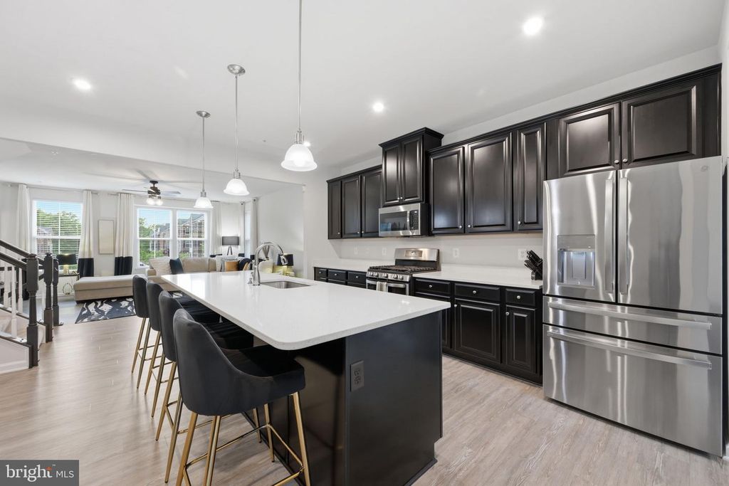 Image 2 of property listing at 10880 WINCHESTER ST, Waldorf, MD 20603