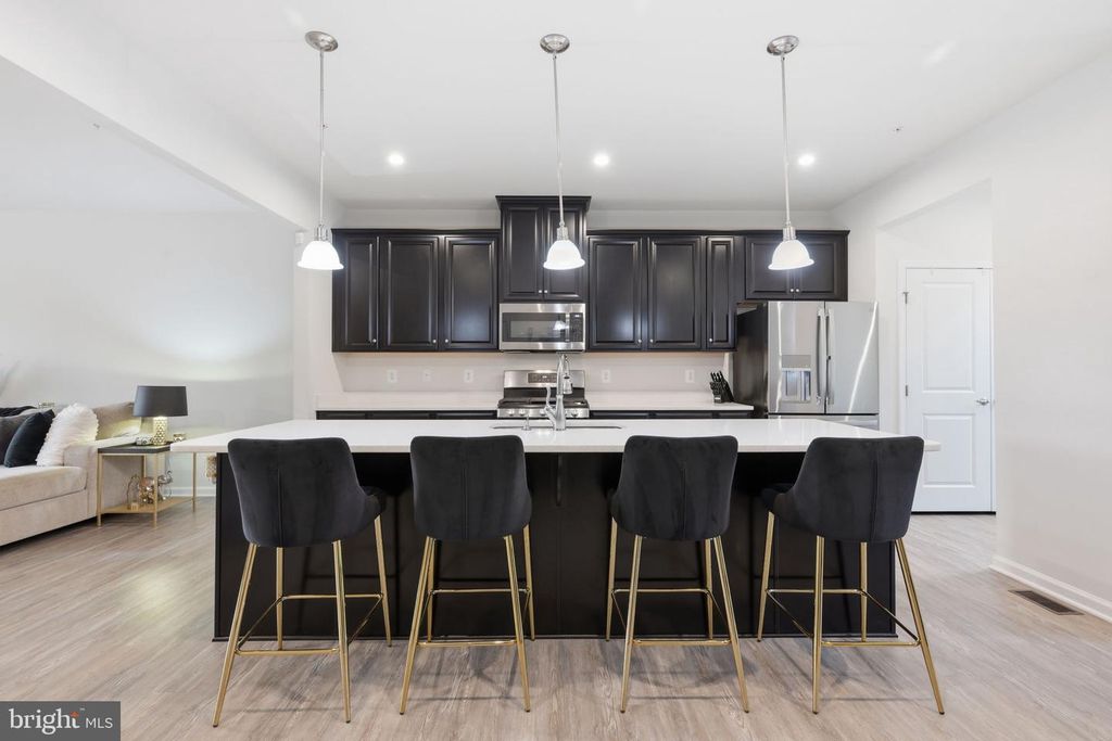 Image 3 of property listing at 10880 WINCHESTER ST, Waldorf, MD 20603