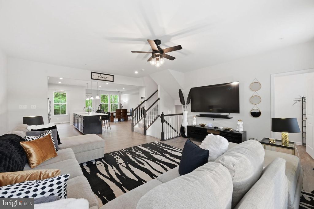Image 8 of property listing at 10880 WINCHESTER ST, Waldorf, MD 20603