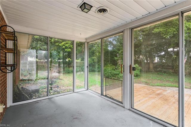 209 E McGinnis CIR, Norfolk, VA 23502