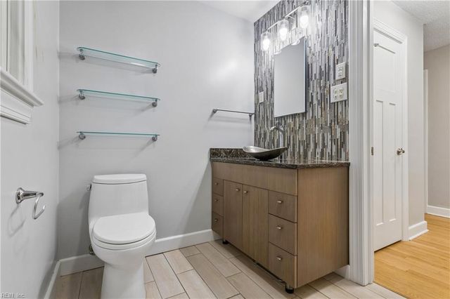 209 E McGinnis CIR, Norfolk, VA 23502