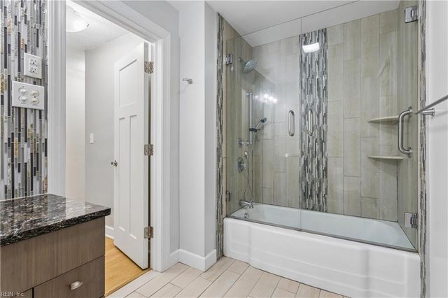 209 E McGinnis CIR, Norfolk, VA 23502