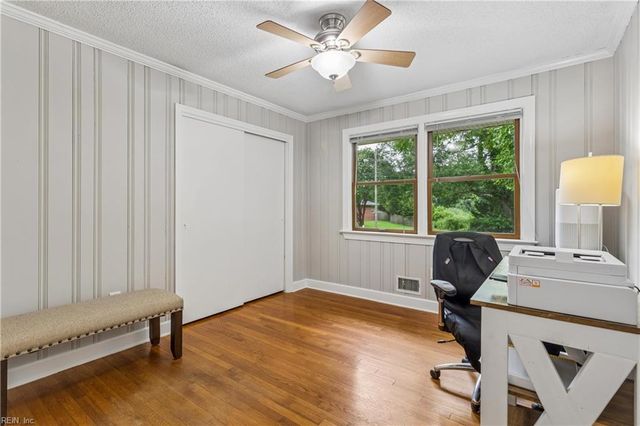 209 E McGinnis CIR, Norfolk, VA 23502