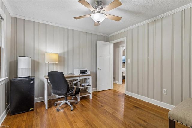 209 E McGinnis CIR, Norfolk, VA 23502