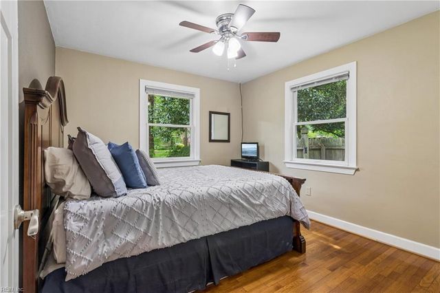 209 E McGinnis CIR, Norfolk, VA 23502