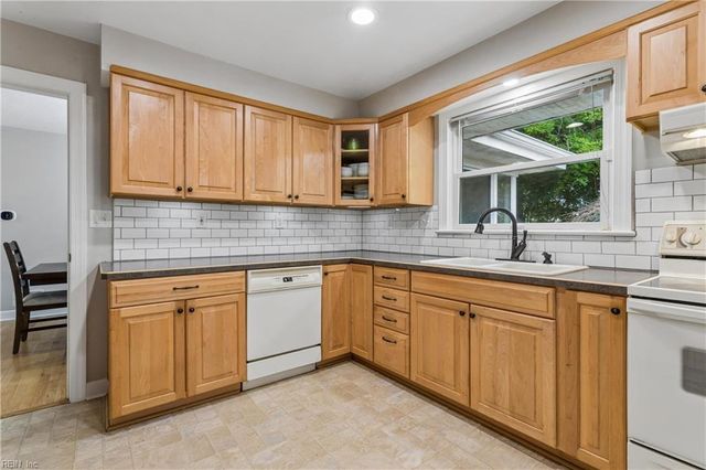 209 E McGinnis CIR, Norfolk, VA 23502