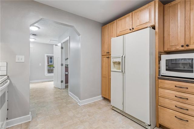 209 E McGinnis CIR, Norfolk, VA 23502