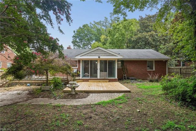 209 E McGinnis CIR, Norfolk, VA 23502