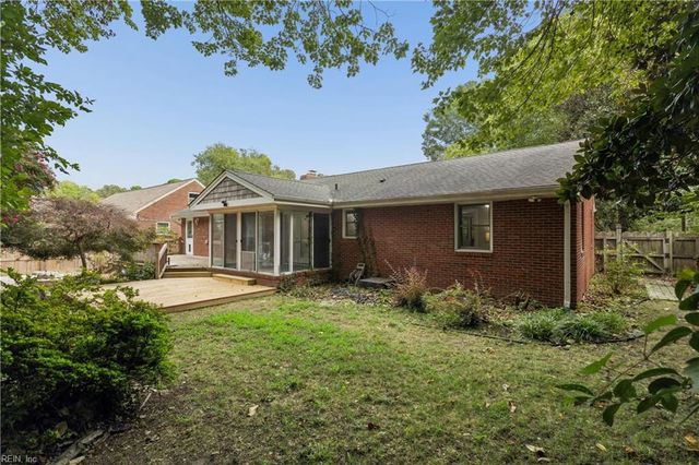 209 E McGinnis CIR, Norfolk, VA 23502