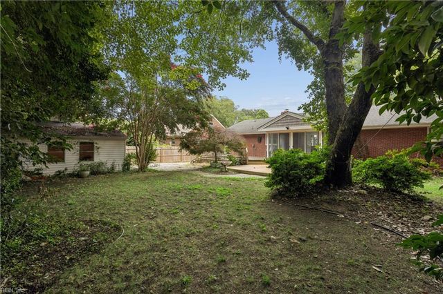 209 E McGinnis CIR, Norfolk, VA 23502