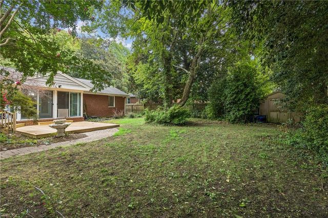 209 E McGinnis CIR, Norfolk, VA 23502