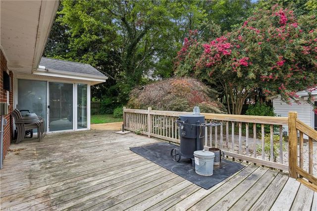 209 E McGinnis CIR, Norfolk, VA 23502