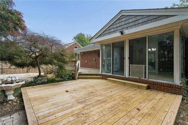 209 E McGinnis CIR, Norfolk, VA 23502