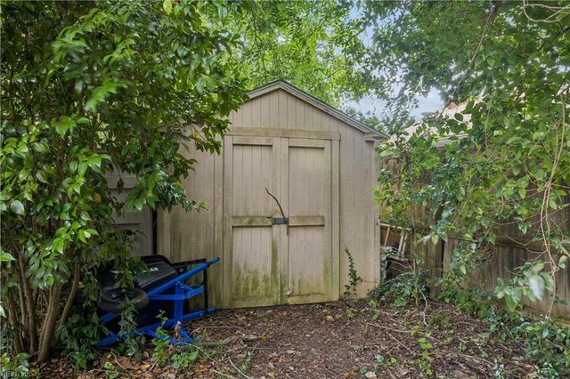 209 E McGinnis CIR, Norfolk, VA 23502