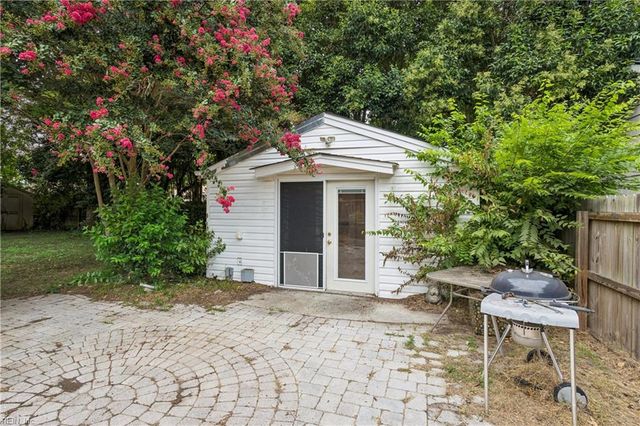 209 E McGinnis CIR, Norfolk, VA 23502