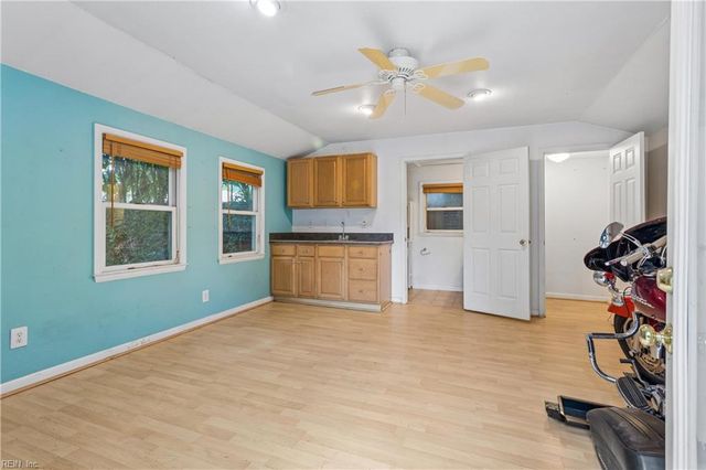 209 E McGinnis CIR, Norfolk, VA 23502
