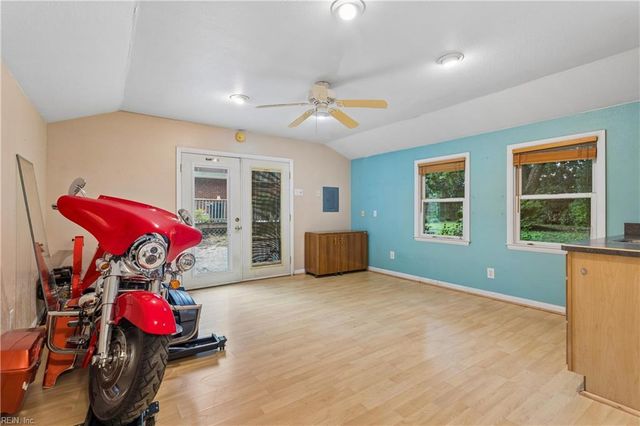 209 E McGinnis CIR, Norfolk, VA 23502