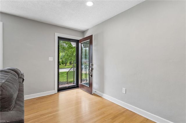 209 E McGinnis CIR, Norfolk, VA 23502