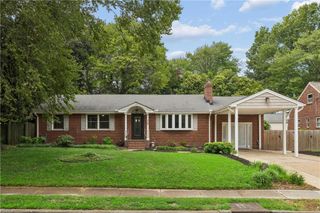209 E McGinnis CIR, Norfolk, VA 23502