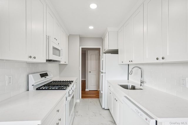 98 Dehaven Drive 4C, Yonkers, NY 10703