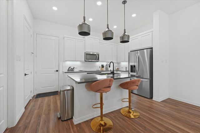 7562 Edgeware Road, Dallas, TX 75228