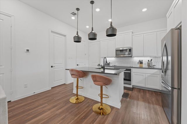 7562 Edgeware Road, Dallas, TX 75228