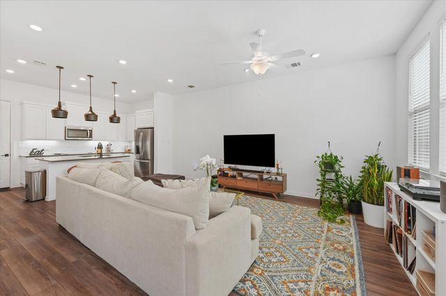 7562 Edgeware Road, Dallas, TX 75228