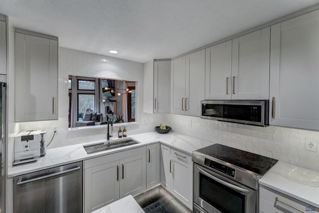 13165 MORSE PL, Rapid City, SD 57702