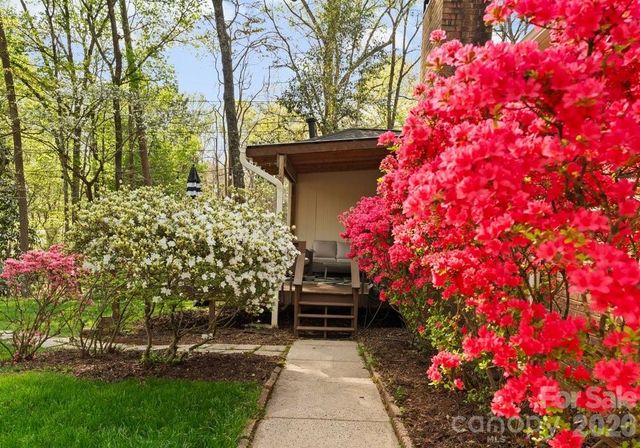 6809 Tara Drive, Charlotte, NC 28211