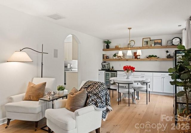 6809 Tara Drive, Charlotte, NC 28211