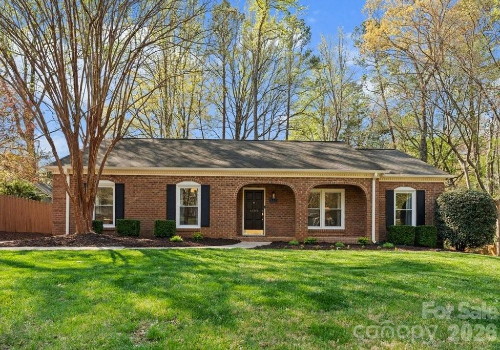 6809 Tara Drive, Charlotte, NC 28211