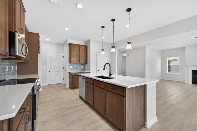102 Thedford Drive, Hoschton, GA 30548