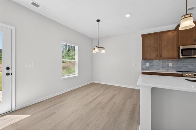 102 Thedford Drive, Hoschton, GA 30548