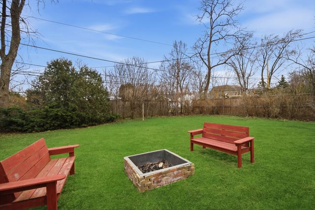 1300 Knollwood Road, Deerfield, IL 60015