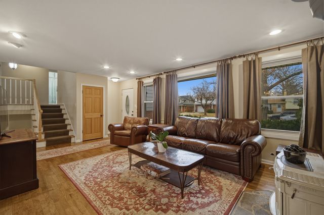 1300 Knollwood Road, Deerfield, IL 60015