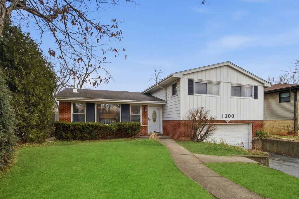 1300 Knollwood Road, Deerfield, IL 60015