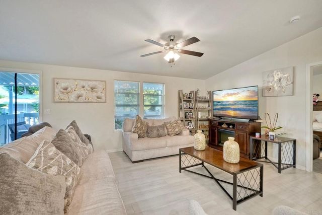 2700 E Valley Pkwy Spc #81, Escondido, CA 92027