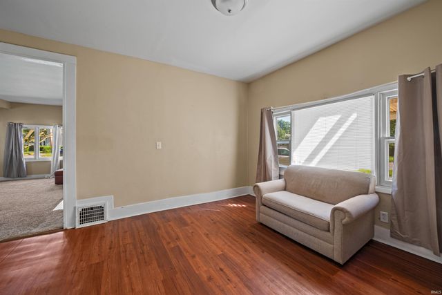 341 E High Street, Huntington, IN 46750