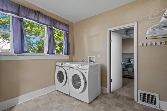 341 E High Street, Huntington, IN 46750