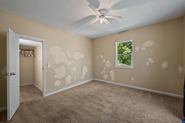 341 E High Street, Huntington, IN 46750