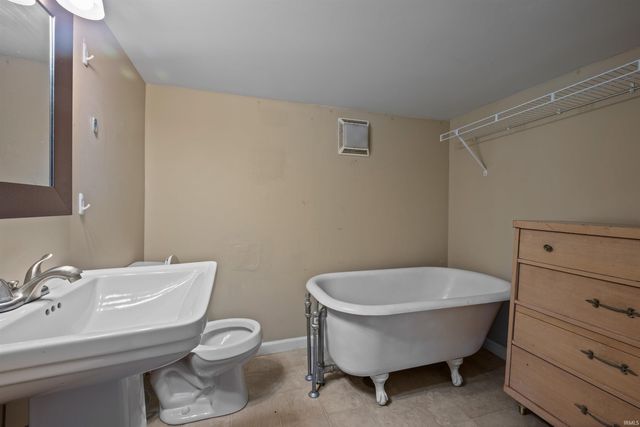 341 E High Street, Huntington, IN 46750