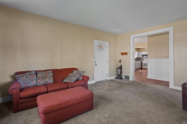 341 E High Street, Huntington, IN 46750