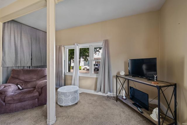 341 E High Street, Huntington, IN 46750