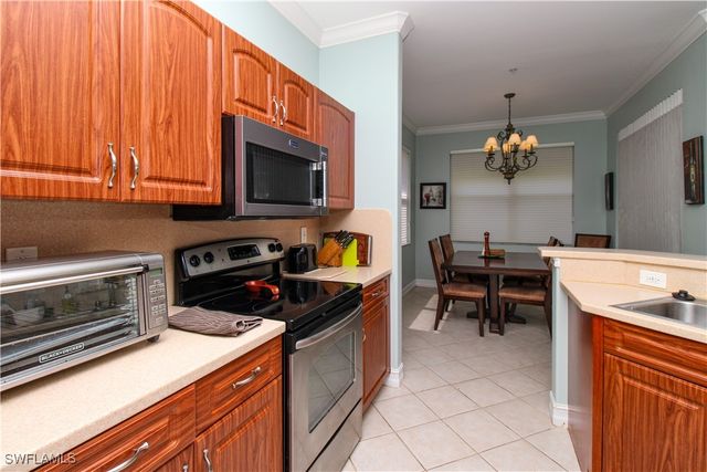 817 Carrick Bend CIR 101, Naples, FL 34110