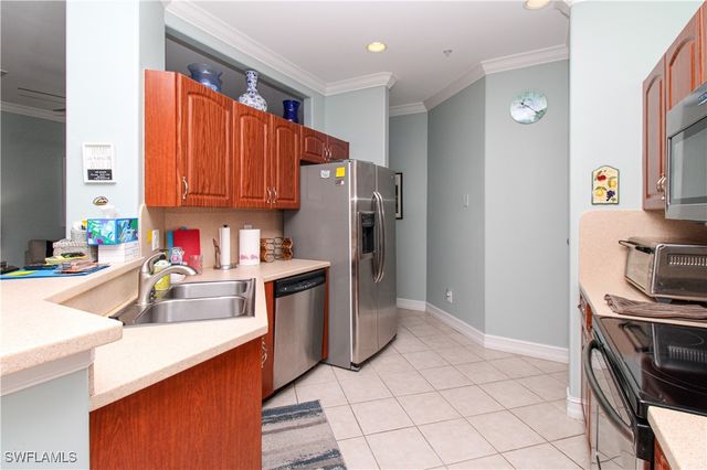 817 Carrick Bend CIR 101, Naples, FL 34110